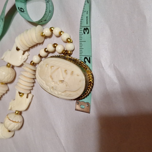 Vintage carved bone statement necklace - Picture 13 of 13